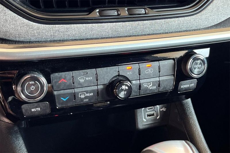 2024 Jeep Compass Latitude photo 19