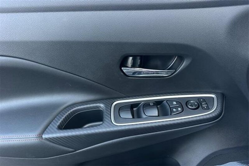New 2025 Nissan Versa 1.6 SRImage 8