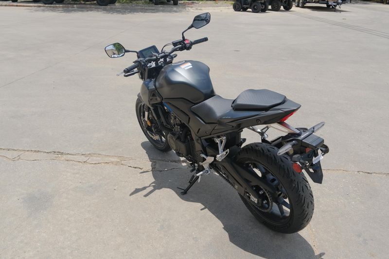 2025 Honda CB500F  MATTE BLACK METALLIC Image 6