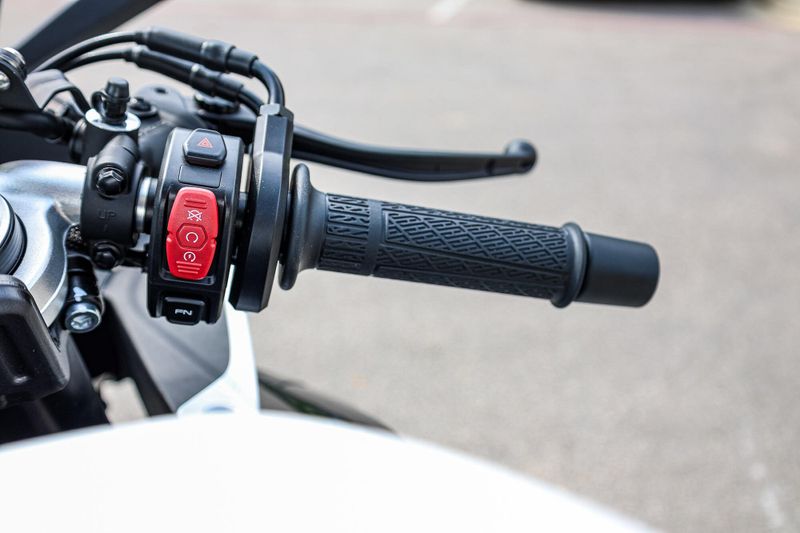 2025 CFMOTO 675SS NEBULA BLACK Image 12