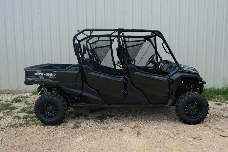 2025 Honda PIONEER 10006 DELUXE CREW BLACK FOREST GREEN Image 2