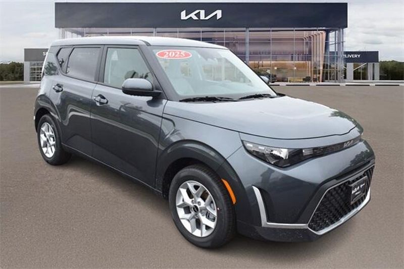 New 2025 Kia Soul LXImage 10