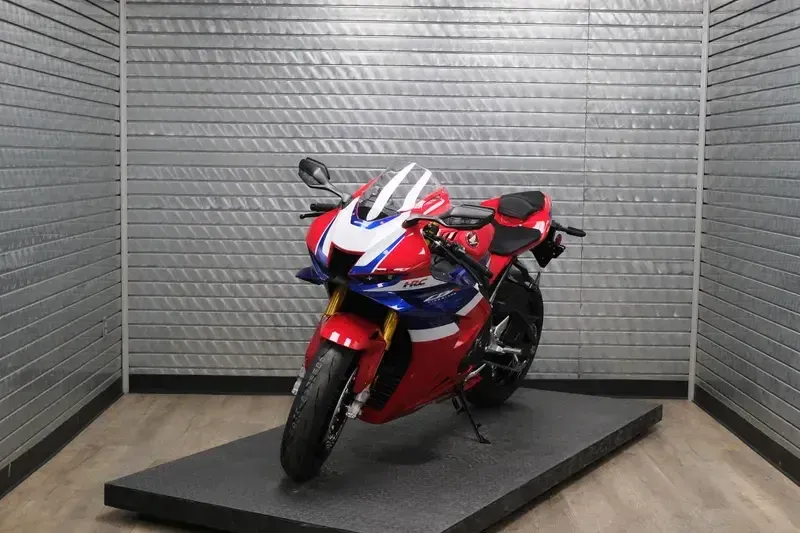 NEW 2026 HONDA CBR1000RRR FIREBLADE SP Image 7