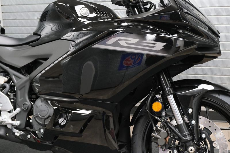 NEW 2026 YAMAHA YZFR3 ABS Image 12