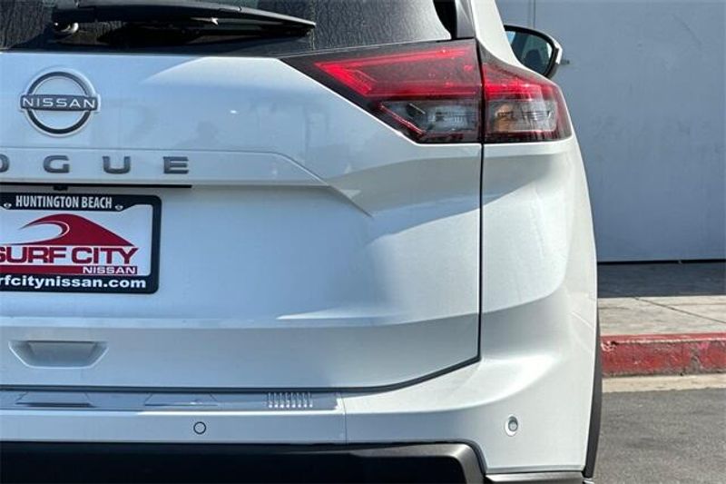 New 2025 Nissan Rogue SVImage 21