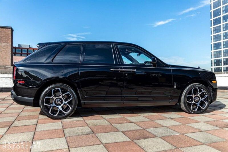 2023 Rolls-Royce Cullinan Black Badge in a Black Diamond exterior color and Navy with Scivaro Grey Accentsinterior. Lotus Manhattan 347-395-5714 lotusmanhattan.com 