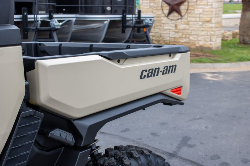 NEW 2026 CAN-AM DEFENDER LIMITED CAB HD11 Image 11