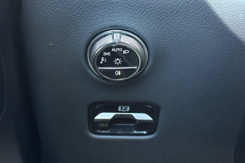 Used 2026 Mercedes-Benz GLC 300Image 31