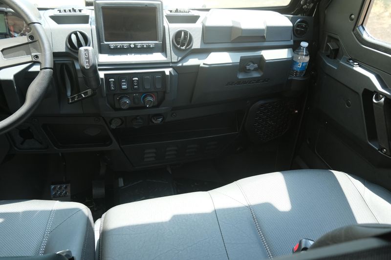 New 2025 Polaris RANGER CREW XP 1000 NORTHSTAR TEXAS EDITION BLACK CRYSTAL Image 15