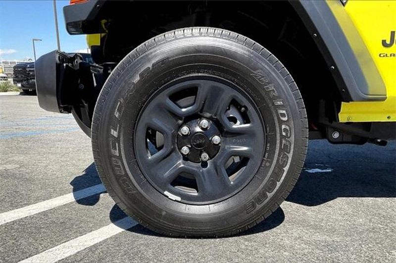 2024 Jeep Gladiator Sport photo 7