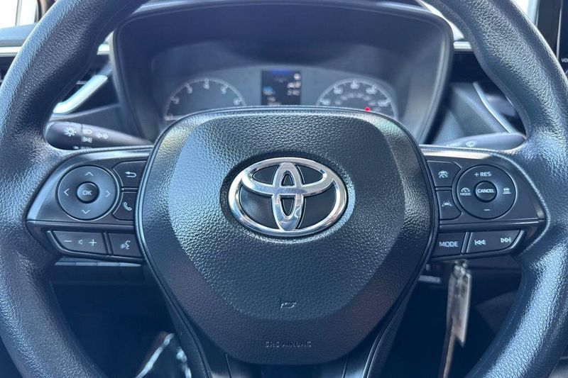Used 2025 Toyota Corolla LEImage 20