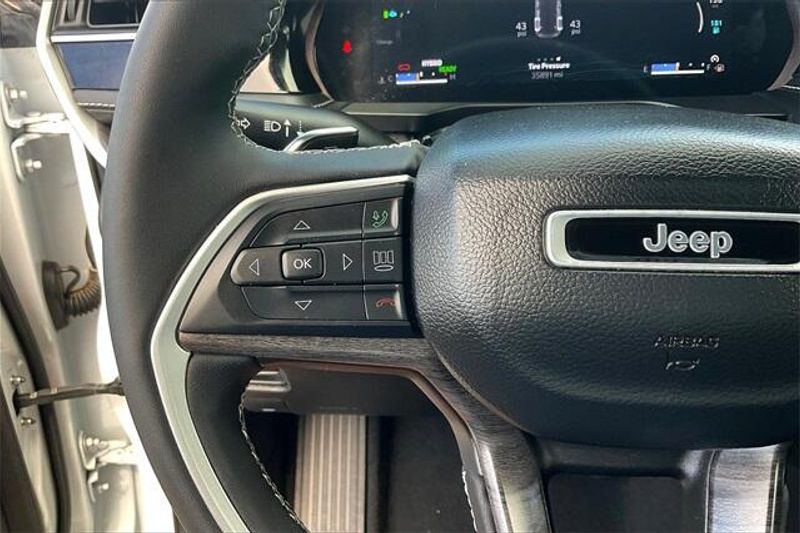 2022 Jeep Cherokee Limited 4xe photo 16