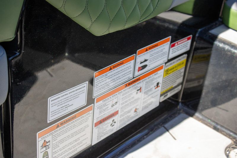 2023 MALIBU M220Image 44