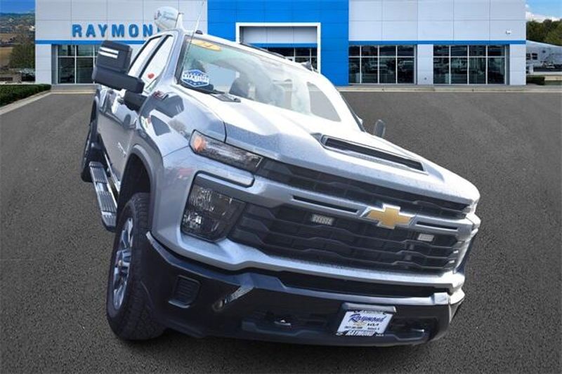 2024 Chevrolet Silverado 2500HD CustomImage 9