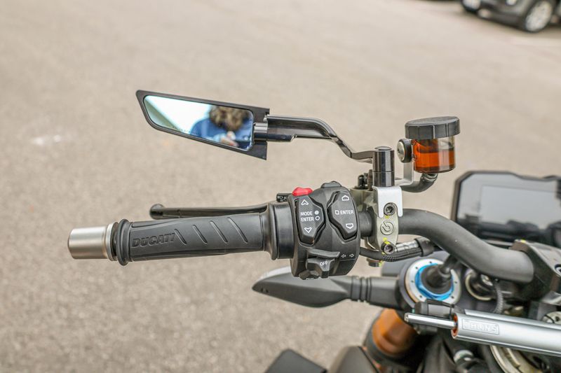 USED 2023 DUCATI STREETFIGHTER V4 Image 5