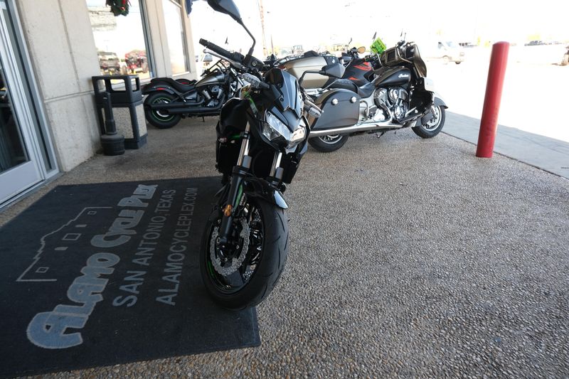 2025 Kawasaki Z650 ABS METALLIC SPARK BLACK AND GREENImage 7