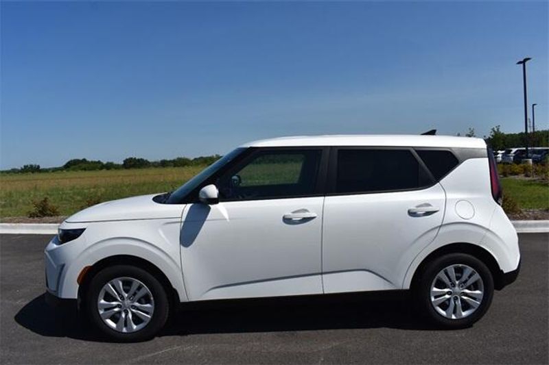 New 2025 Kia Soul LXImage 6