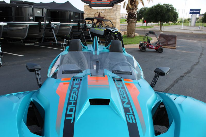 Used 2023 Polaris SLINGSHOT R MANUAL Image 13