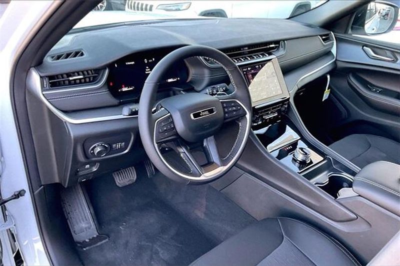 New 2025 Jeep Grand Cherokee L Laredo X 4x2Image 6