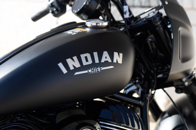 2025 Indian Motorcycle SPORT CHEIF BLACK SMOKE Image 12
