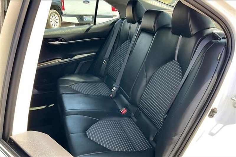 Used 2022 Toyota Camry SEImage 25