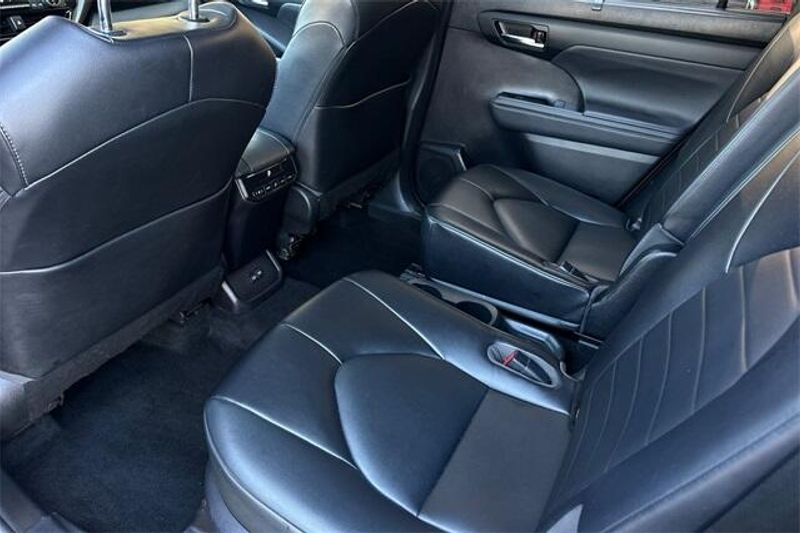 2022 Toyota Highlander XLEImage 10
