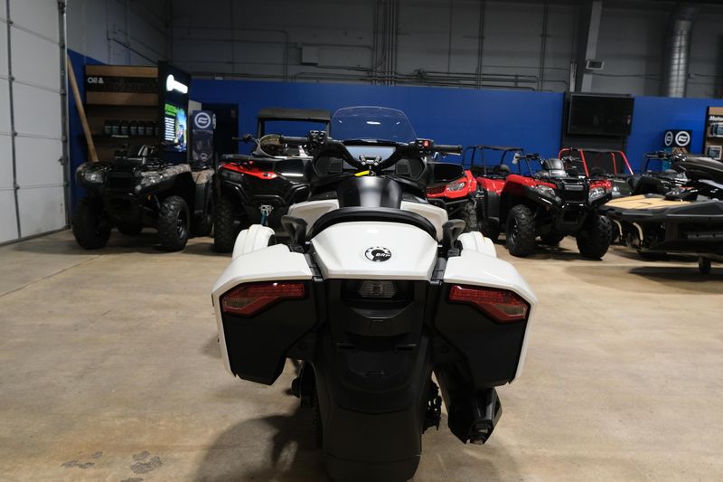 NEW 2026 CAN-AM SPYDER F3-T Image 2