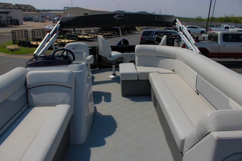 USED 2022 CREST CLASSIC FISH 220 C4 Image 10