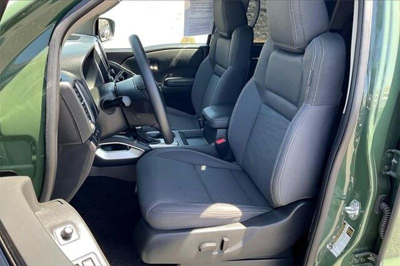 Used 2024 Nissan Frontier SVImage 24