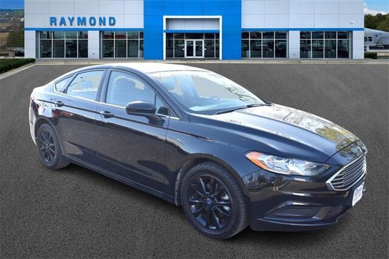 2017 Ford Fusion SEImage 1