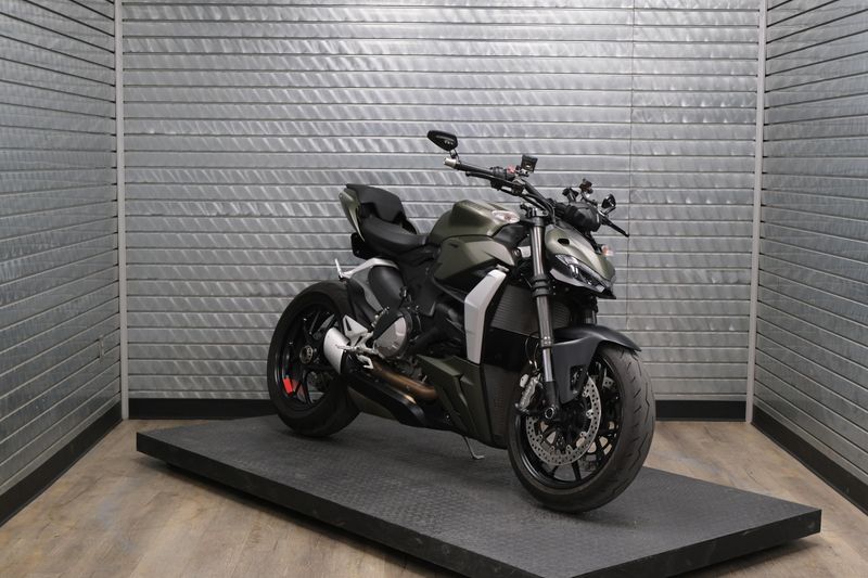 USED 2024 DUCATI STREETFIGHTER V2 Image 1