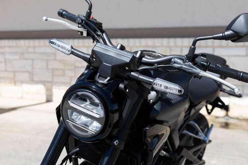 2025 Honda CB300R ABS Image 11