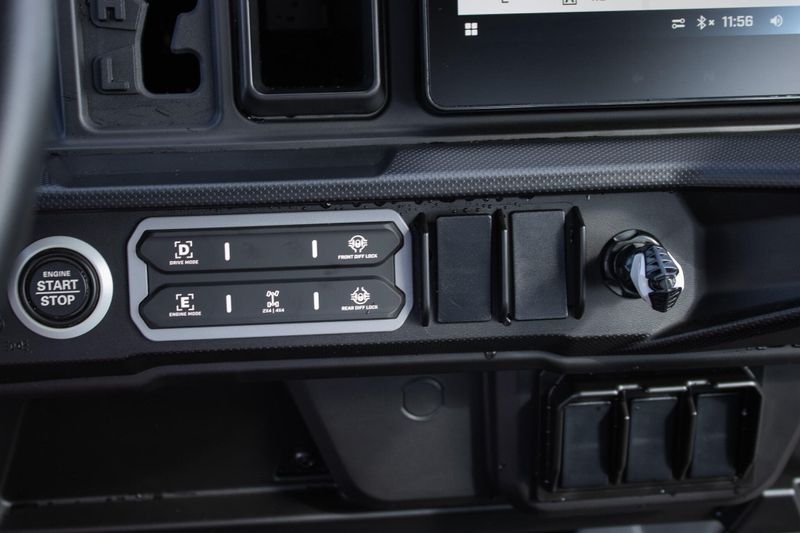 NEW 2026 CAN-AM DEFENDER MAX XT HD11 WITH 1025 INCH TOUCHSCREEN Image 30