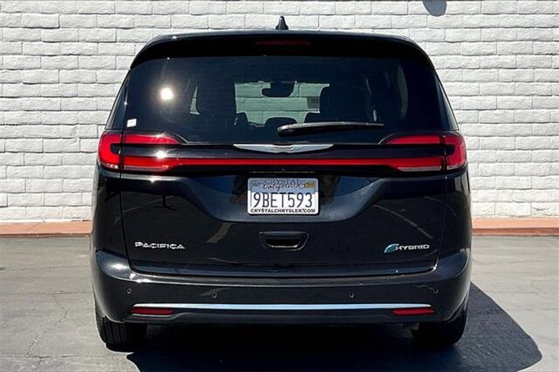 2022 Chrysler Pacifica Hybrid Touring LImage 3