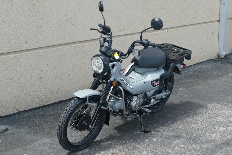 2025 Honda TRAIL 125 PEARL SMOKY GRAY Image 7
