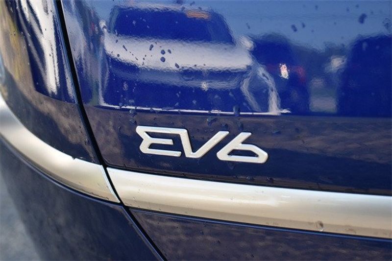 2024 Kia EV6 WindImage 5