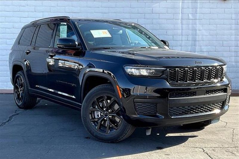 Used 2024 Jeep Grand Cherokee L AltitudeImage 12