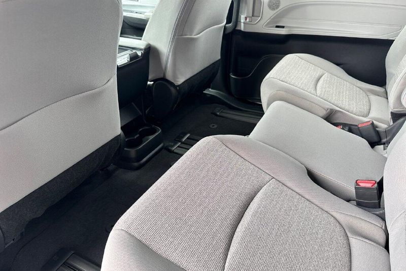 New 2026 Toyota Sienna LEImage 12
