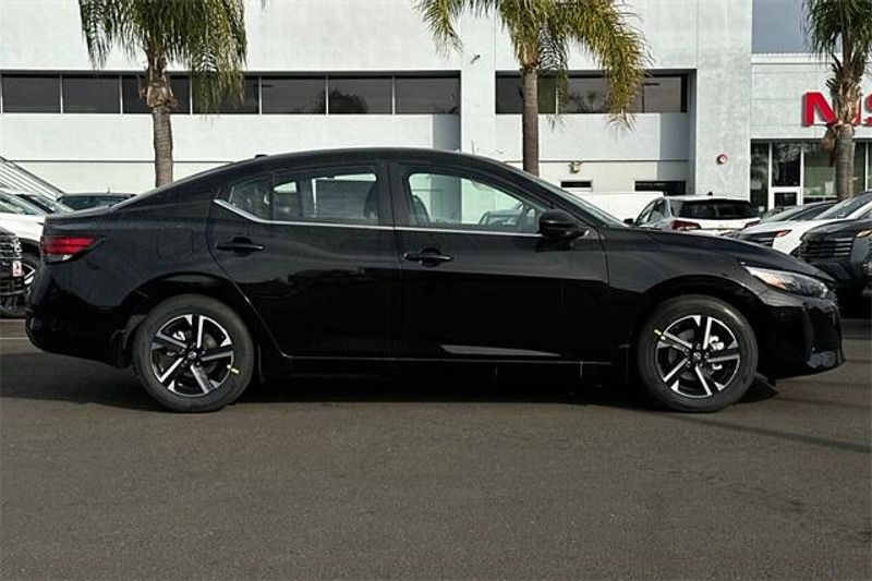 New 2025 Nissan Sentra SVImage 2