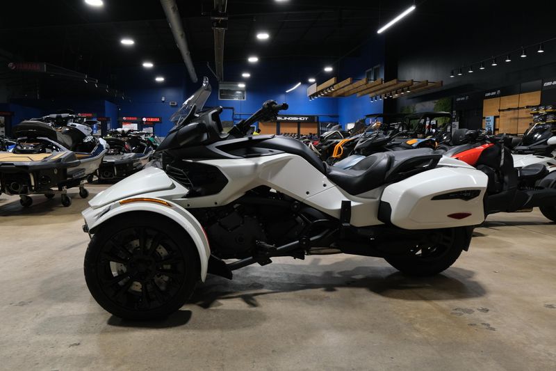 NEW 2026 CAN-AM SPYDER F3-T Image 4