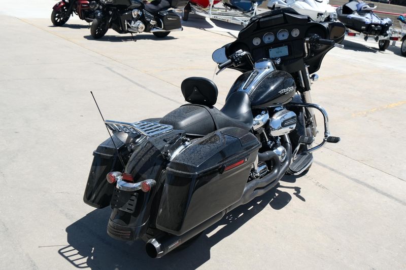 Used 2019 HARLEY STREET GLIDE BLACK Image 3