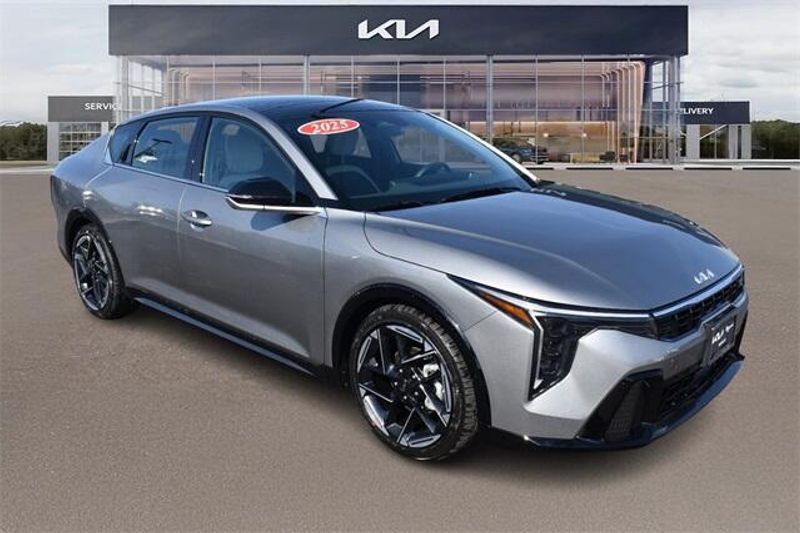 2025 Kia K4 GT-LineImage 10