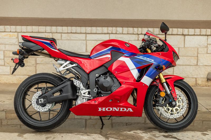 2024 Honda CBR1000RR GRAND PRIX RED Image 2