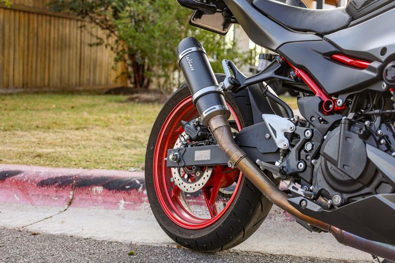 USED 2025 KAWASAKI Z500 SE ABS Image 15