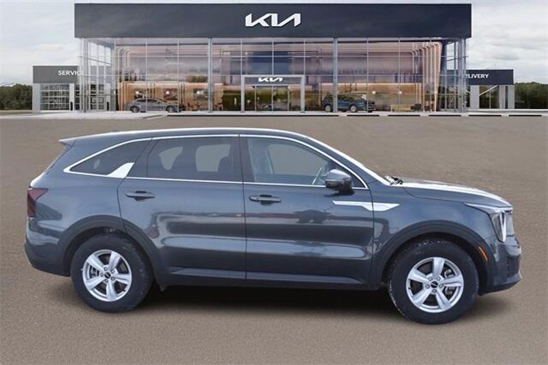 2024 Kia Sorento LXImage 2