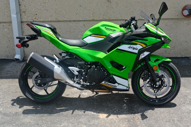 2025 Kawasaki NINJA 500 KRT EDITION LIME GREEN AND EBONY AND PEARL BLIZZARD WHITE Image 3