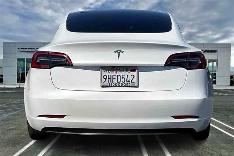 2023 Tesla Model 3 photo 3