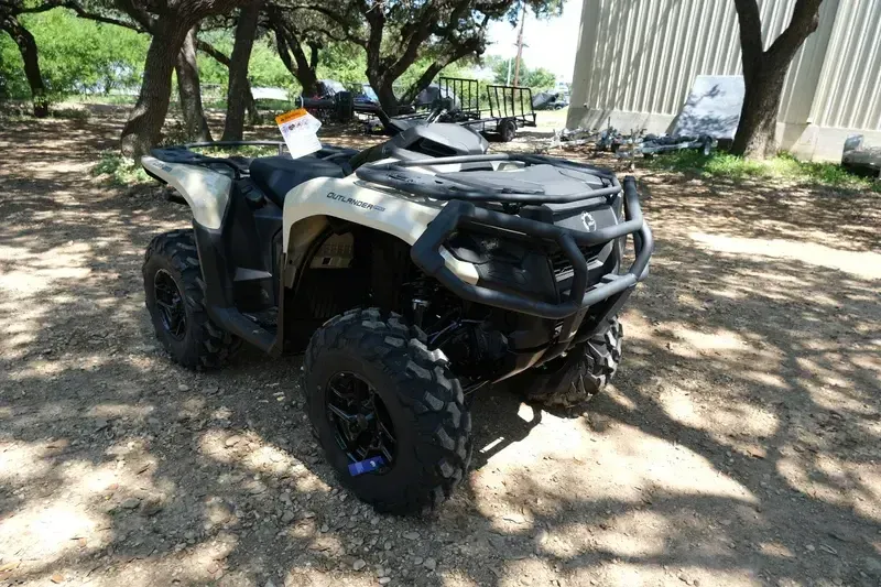 2025 Can-Am OUTLANDER PRO XU HD5 DESERT TANImage 9