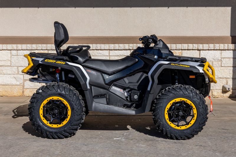2024 Can-Am OUTLANDER MAX XTP 1000R HYPER SILVER AND NEO YELLOWImage 2