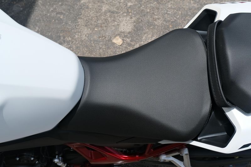 2025 Honda CB750 HORNET MATTE PEARL WHITE Image 9